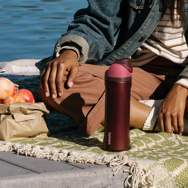 Owala Insulated FreeSip Drink Bottle - 710ml - Black Cherry